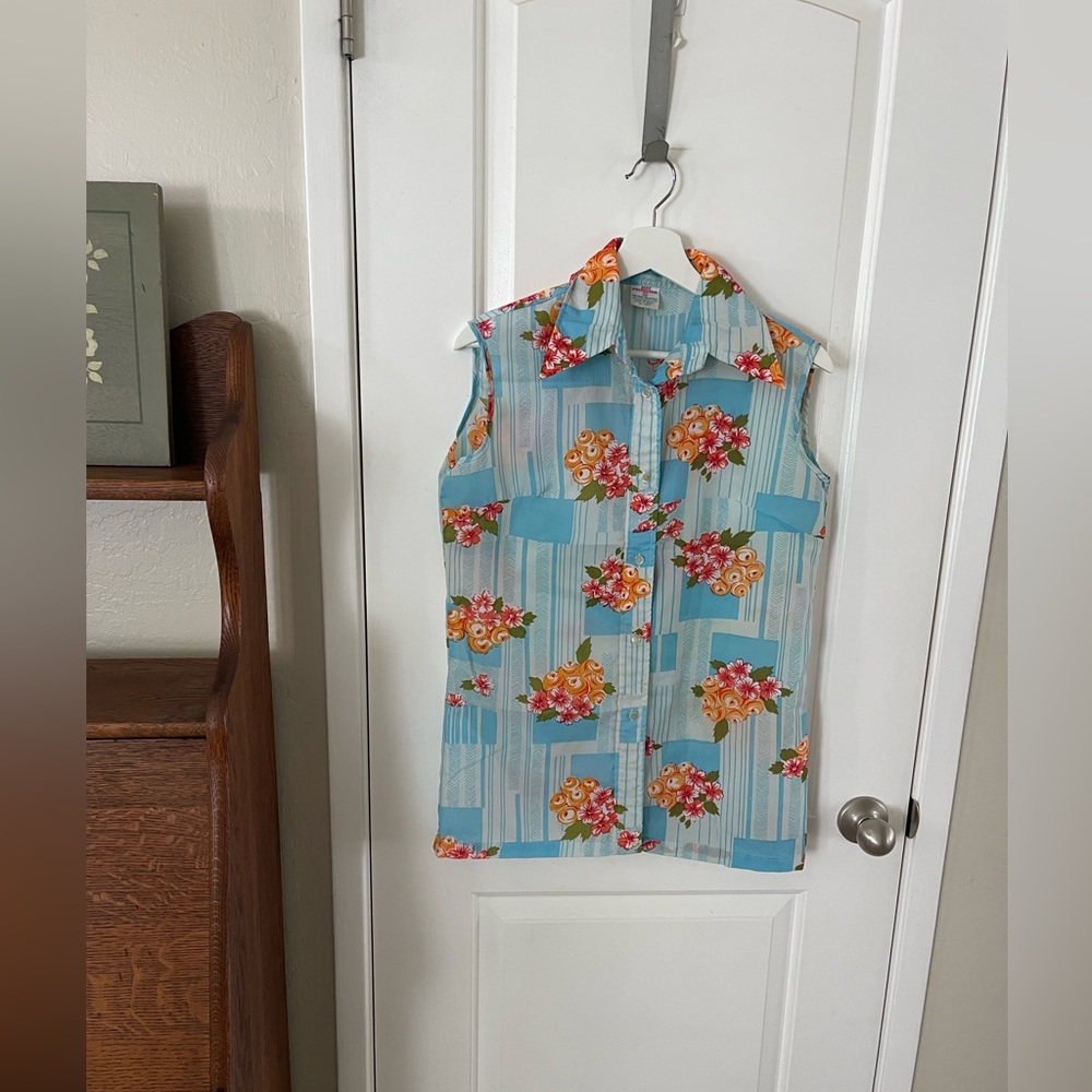 Vintage 70s fruit and floral Hawaiian sleeveless blouse top